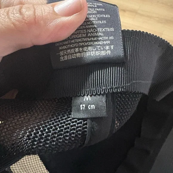 Gucci Black Mesh Baseball Cap with Green and Red Stripe - Picture 7 of 8